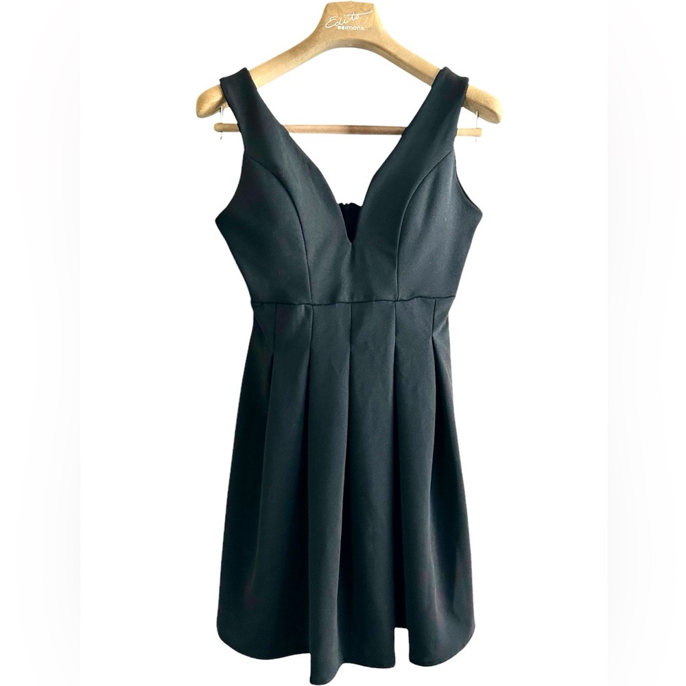 LG•WalG•NWT•Elegant Black Sleeveless Mini Dress 👗